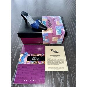 Just The Right Shoe by Raine Midnight Promises #25101 Original Box & Certificate